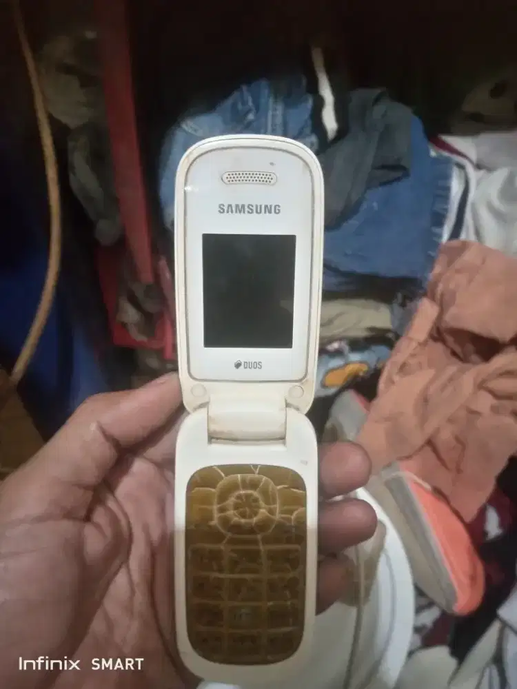 Samsung flip lumayan buat TLP atau SMS