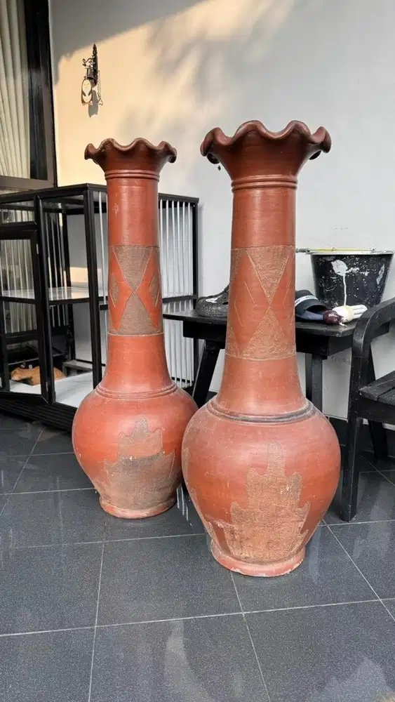 2 vas  gerabah besar tinggi 1 meter