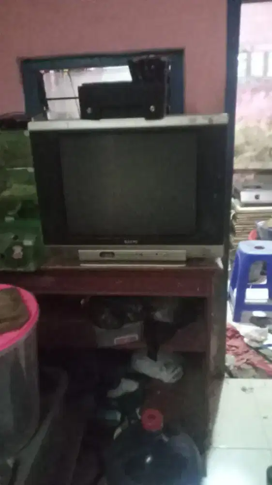 Dijual TV tabung 21 inch dn radio tip kondisi msh normal jual butuh