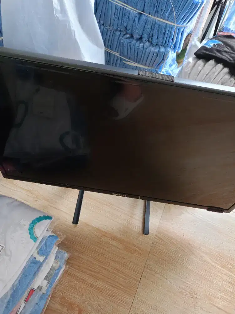 JUAL TV SAMSUNG 32 LED LAYAR BUREM  SEKALI, ANGGAP BLANK