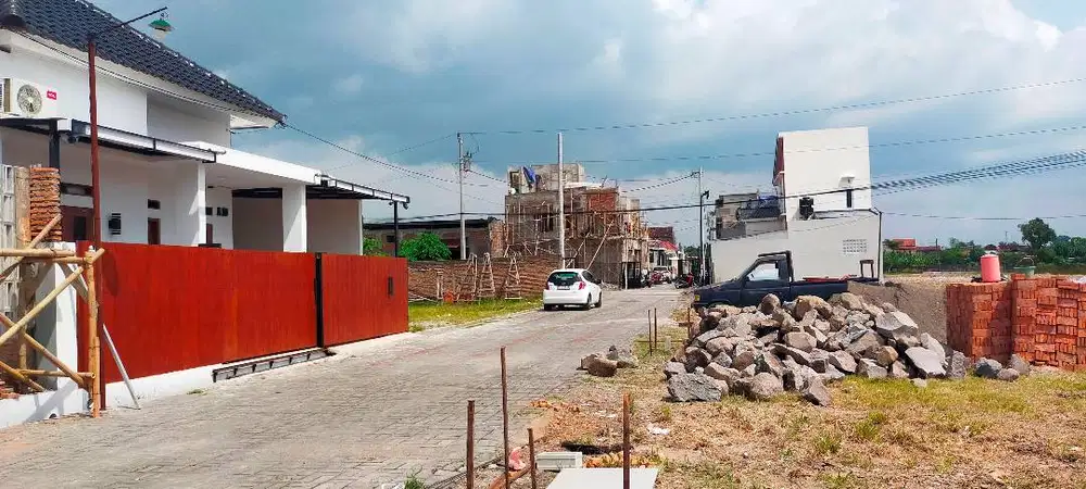 Perumahan LT 99 meter. Lokasi belakang Mall Luwes GENTAN. Bs KPR DP 0%