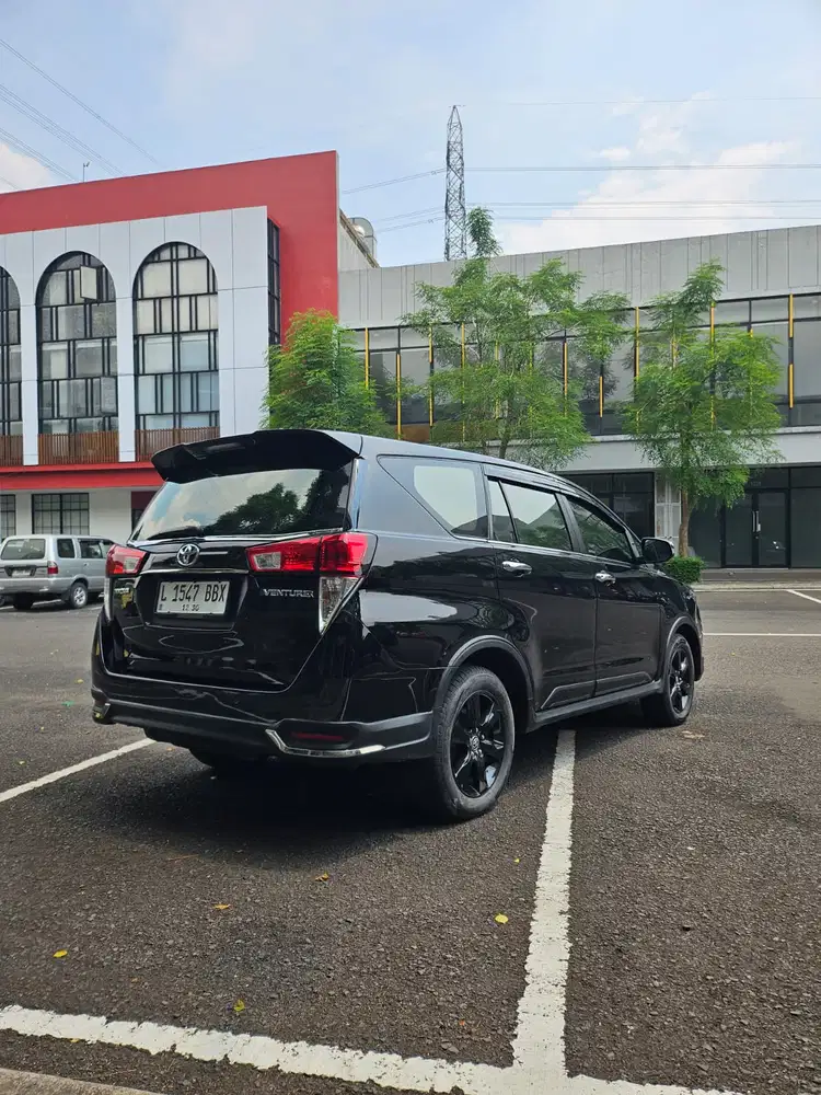 Toyota Innova Venturer Diesel Automatic 2022 Solar Matic Facelift
