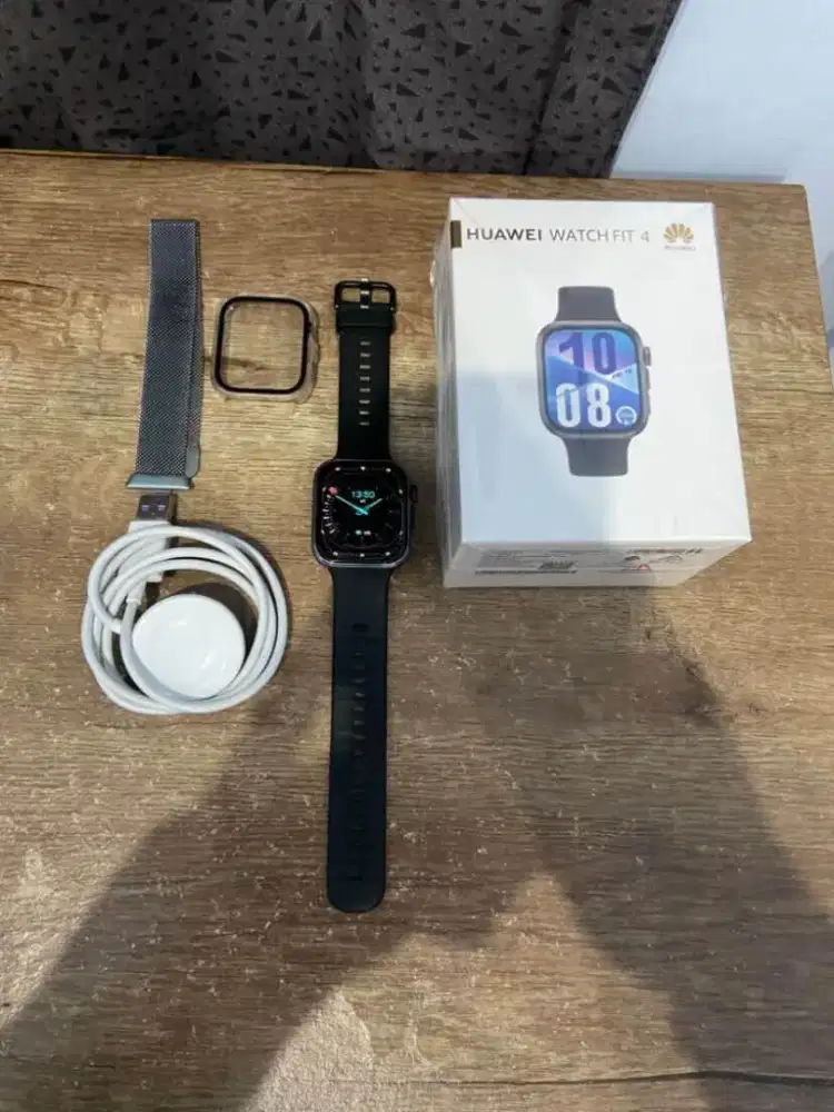 HUAWEI FIT 4 Hitam