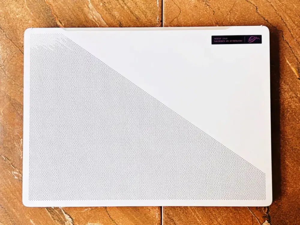 LAPTOP ASUS ROG ZEPHYRUS RYZEN 9 6900HS VGA RX6700S ADA MINUS