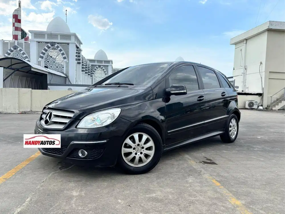 Mercedez Benz B180 Panoramic Tahun 2010 Matic Hitam