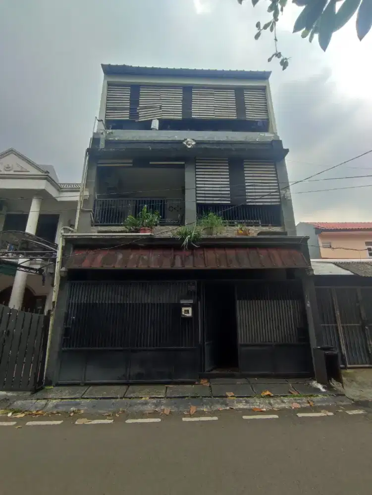 DIJUAL CEPAT RUMAH 4 LANTAI DAERAH ASRI BANGUNAN KUAT PONDOK KELAPA