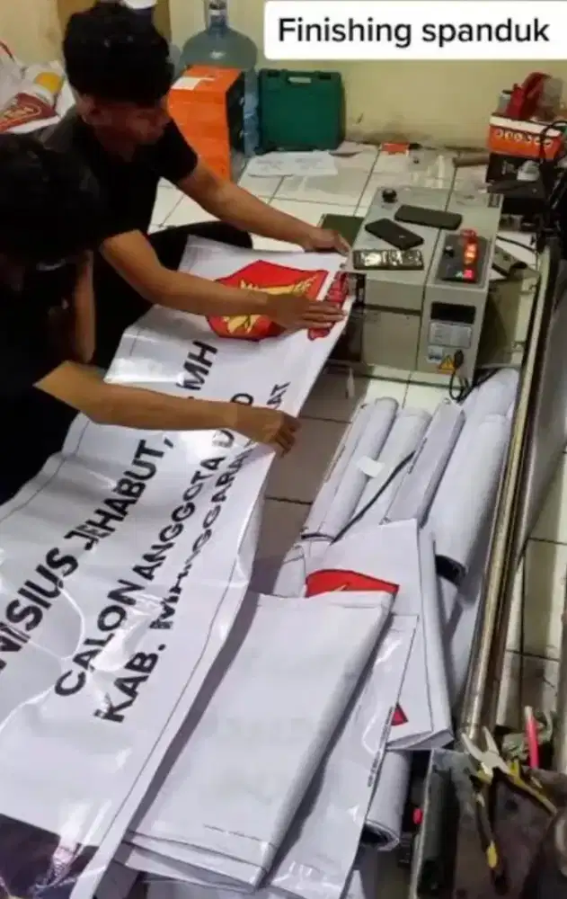 Finishing Spanduk, Laminasi Panas/Dingin, Sambung Spanduk