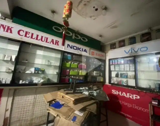 Etalase bekas toko hp