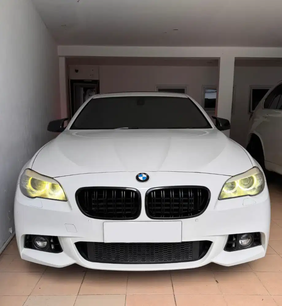 MURAH CASH. BMW F10 M SPORT Sunroof 2011 luxury 523i 2010 m 520i