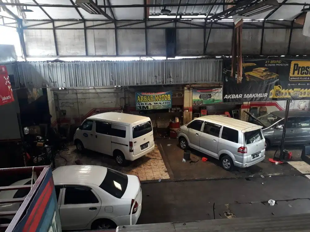 Helper Mekanik Bengkel Mobil
