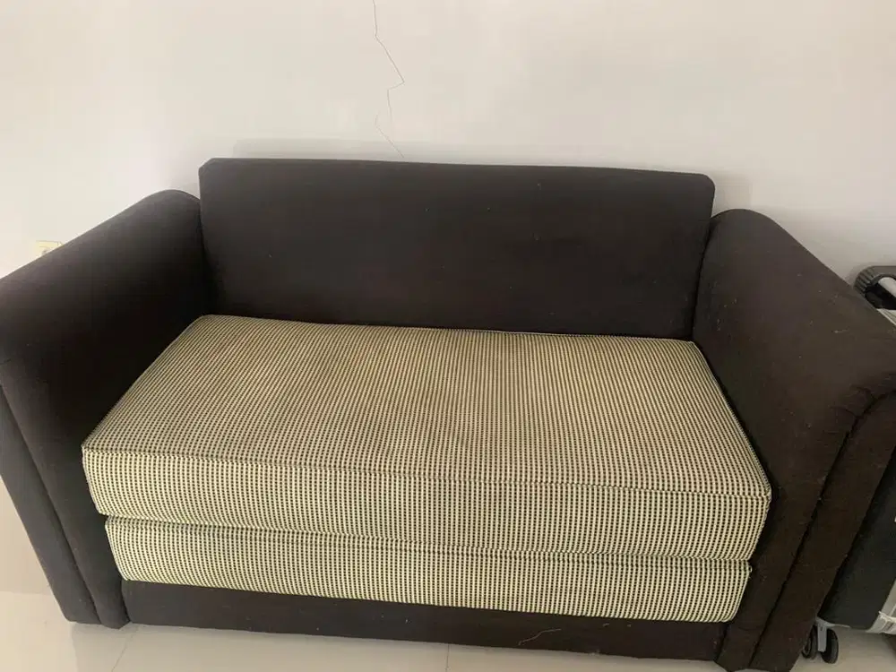 Sofa bed hitam garis garis