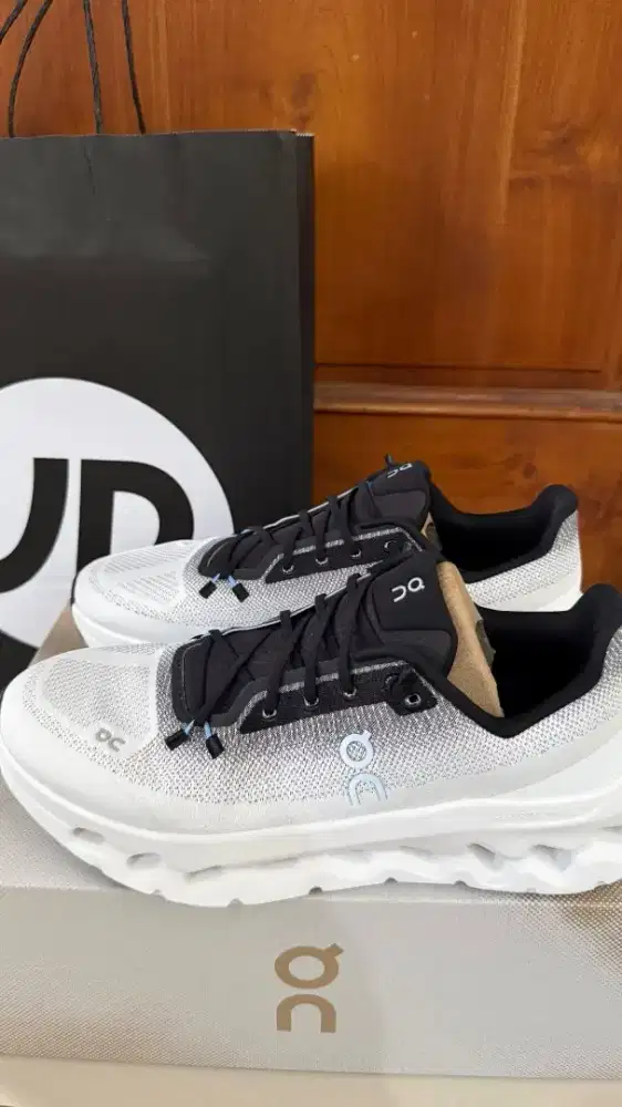 Sneakers on cloud original new