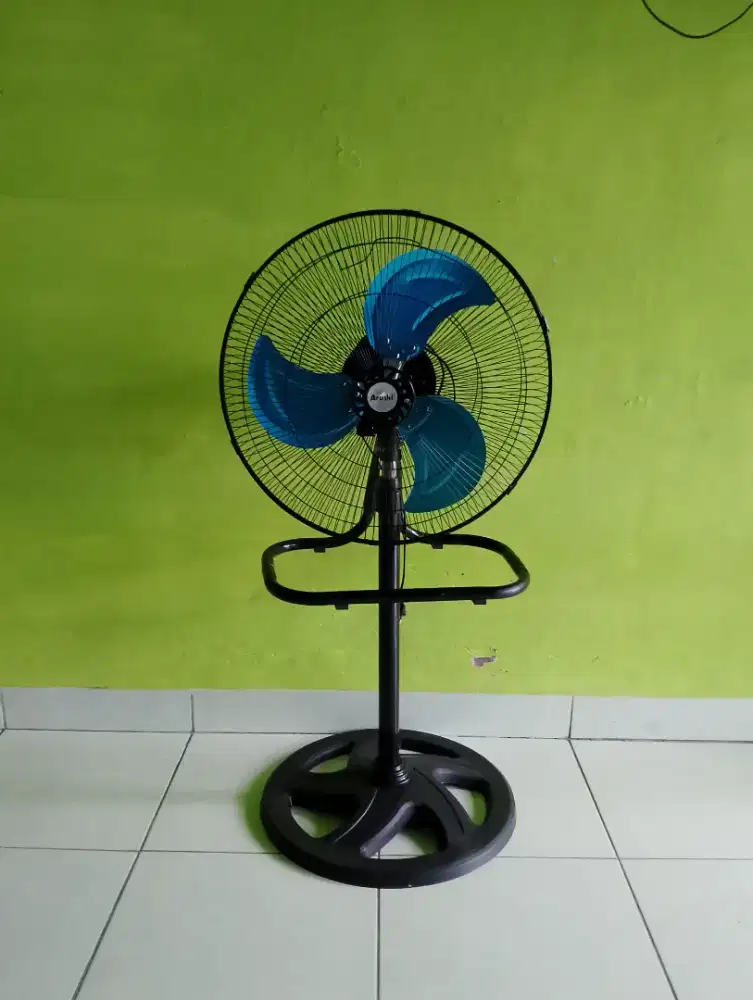 Kipas angin tegak merk Arashi 18 inc