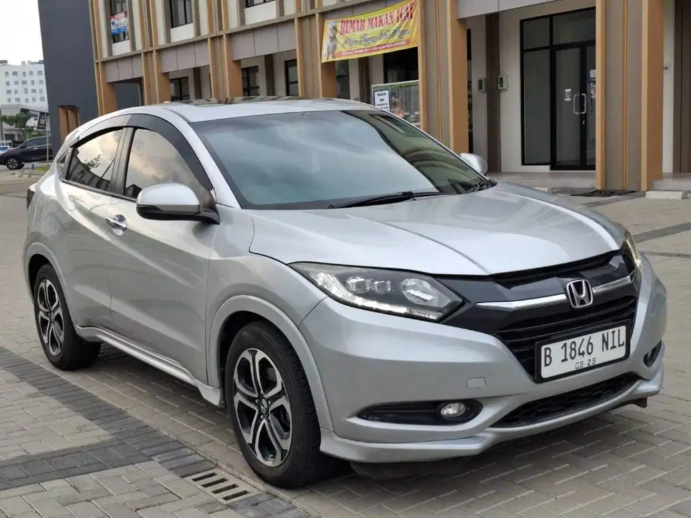 HONDA HR-V Prestige 1.8 CVT/AT/METIC 2015 Silver_TDP 12JT TERMURAH