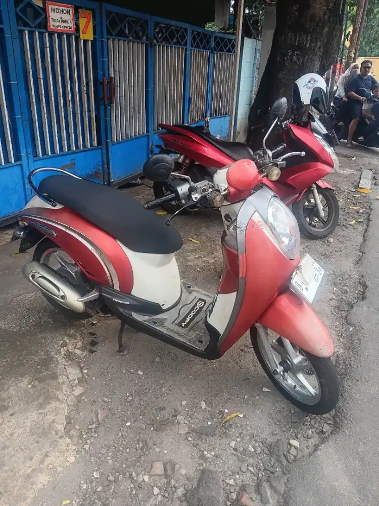 Asslkm..di Jual Honda Scoopy Thn 2012 mls bodi msh Ori