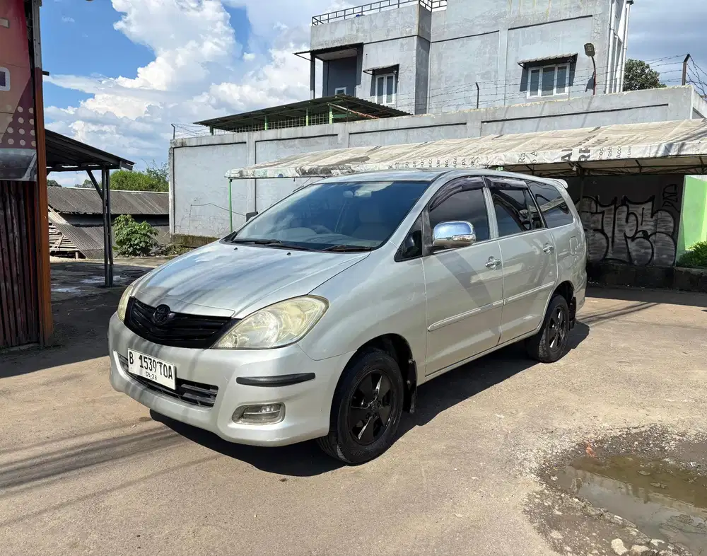 Toyota Kijang Innova 2011 Bensin