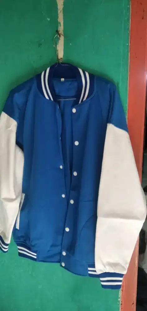 Jaket baseball biru putih