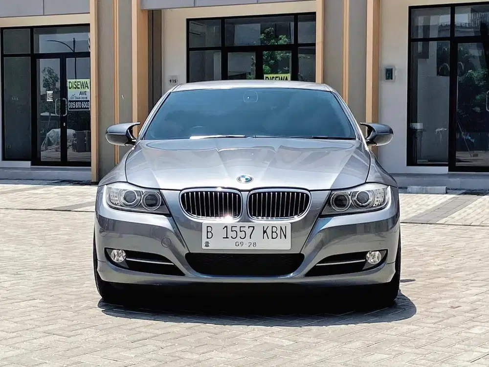 BMW 320i E90 AT 2012, Silver, KM Low
