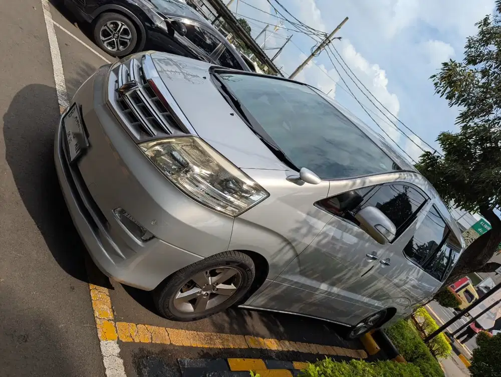 Toyota Alphard 2005