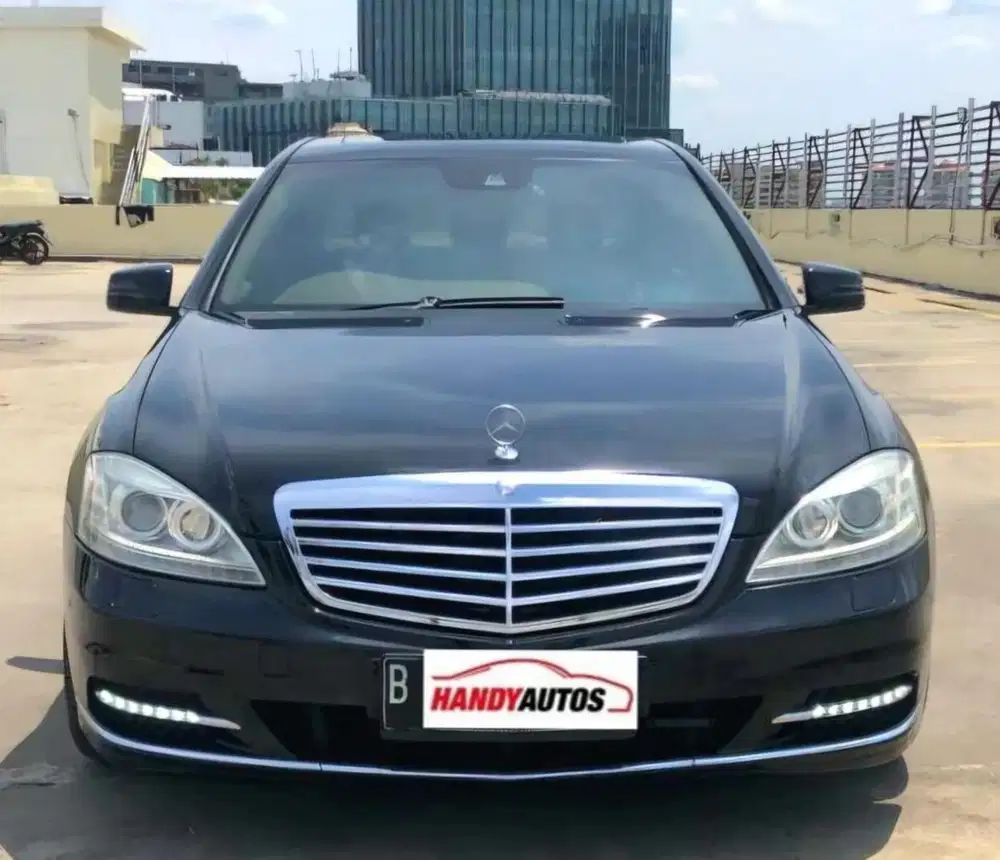 Mercedes Benz S300L Solitaire Facelift Tahun 2010 Automatic Hitam