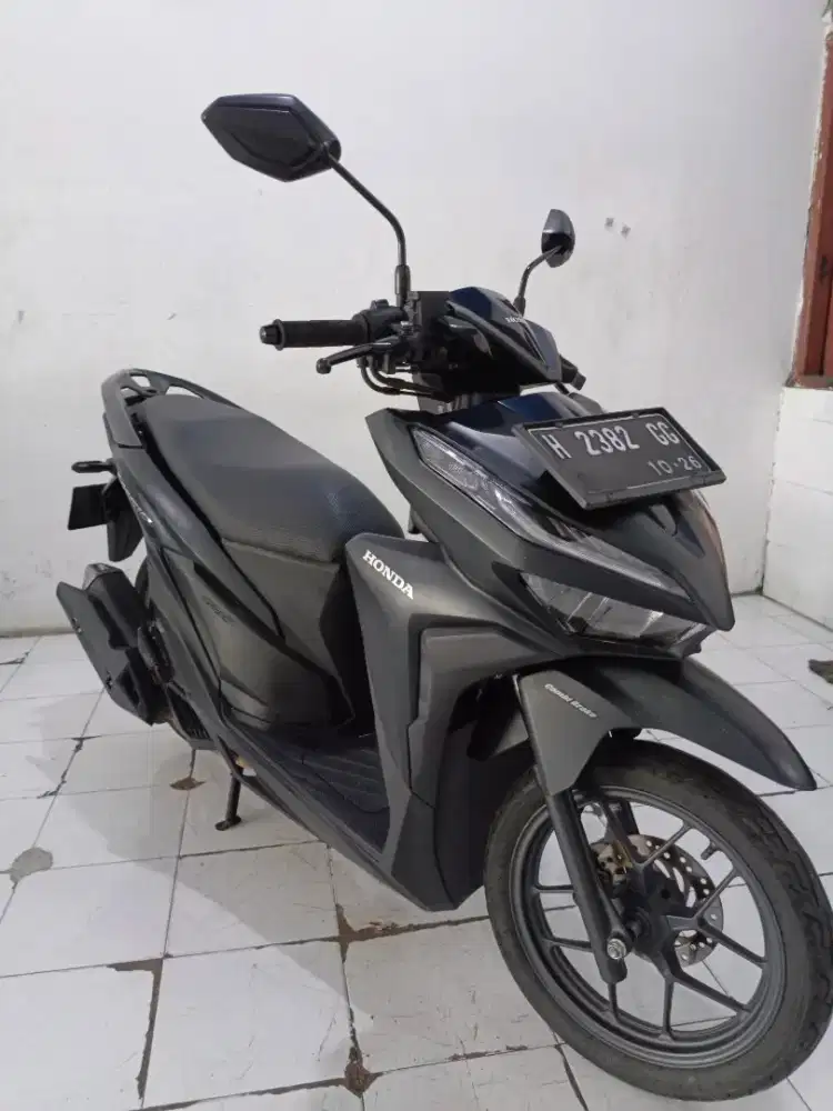 vario 125 iss hitam 2021