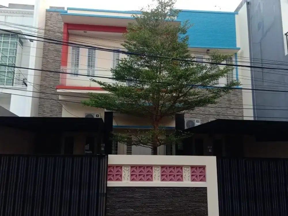 Rumah Pulomas Jaktim : 2.5 Lantai, LT 165 m2, LB 300 m2, Lux
