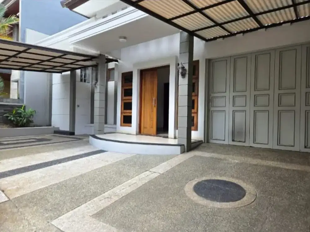 Rumah Siap Pakai di Komplek Singgasana Pradana Mekarwangi Bandung