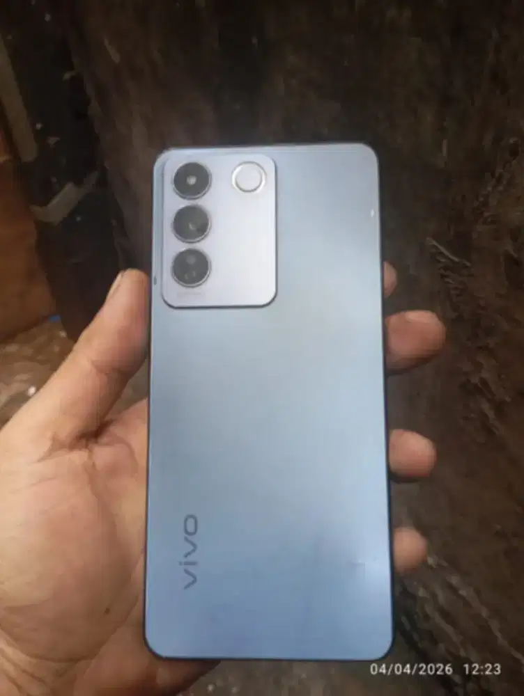 Vivo v27e fulset masih orian ram 12+8/256 minus tc retak tapi aman