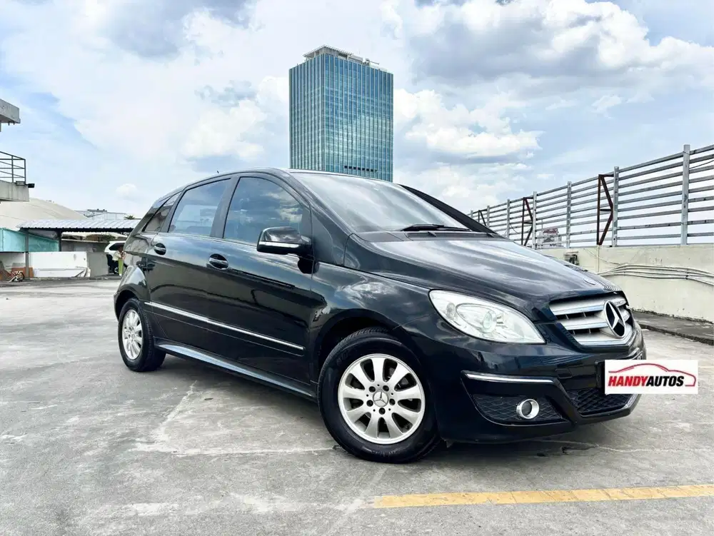 Mercedes Benz B180 Panoramic Tahun 2010 Matic Hitam
