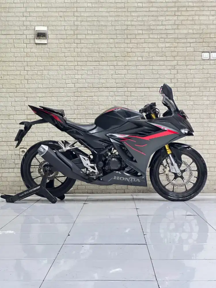 TERMURAH‼️Honda CBR 150R Facelift 2021 Black Favorit