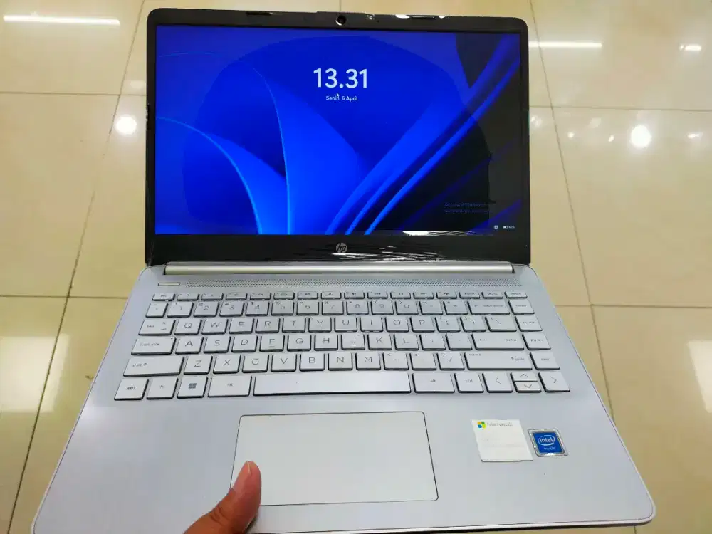 Dijual laptop HP 14s Keybod nyala Ram 4GB DDR4 SSD 256GB Win 11 siap
