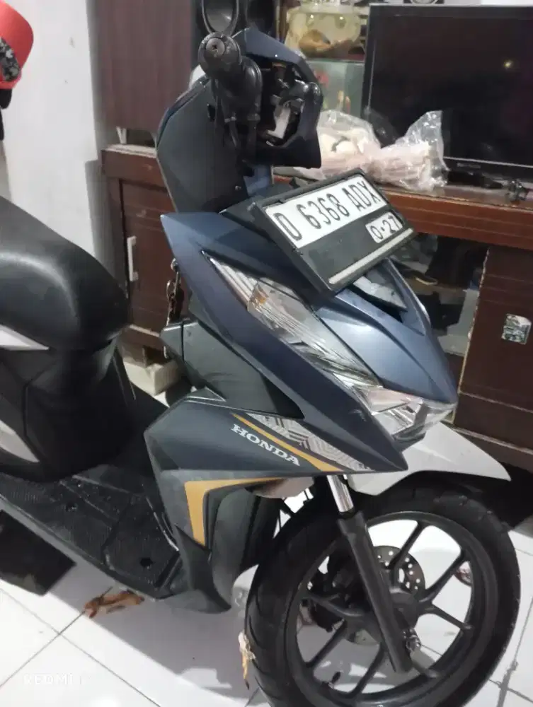 Beat eco deluxe biru silver 2022 cbs iss