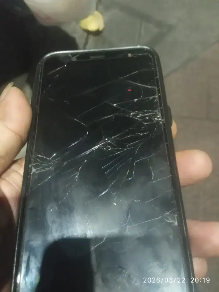 Hp samsung J6 ram3/32GB minus Tc retak sentuh semua fungsi