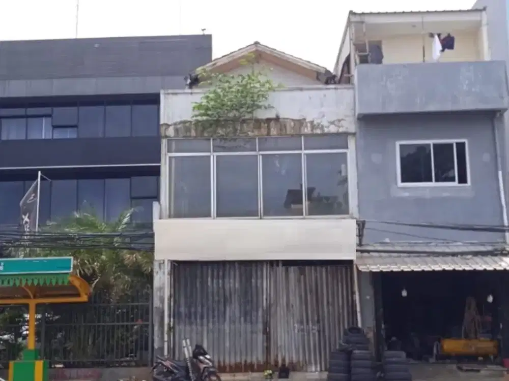 Ruko Jl Letjend Soeprapto Galur: 2.5 Lt, LT 79 m2, Pinggir Jln Raya, Sangat Murah