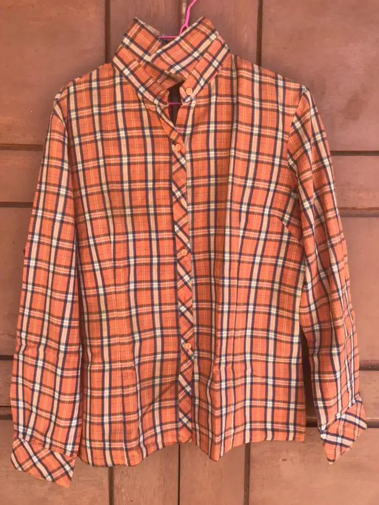 Kemeja Wanita Kotak-Kotak Warna Orange