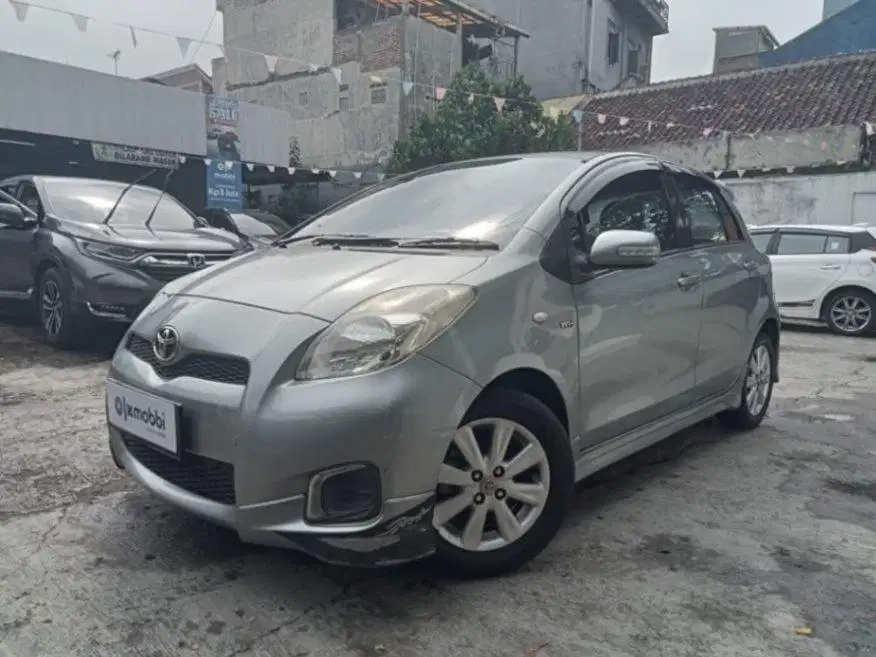 DP MURAH Toyota Yaris 1.5 E Bensin-AT 2012 Silver CBZFB