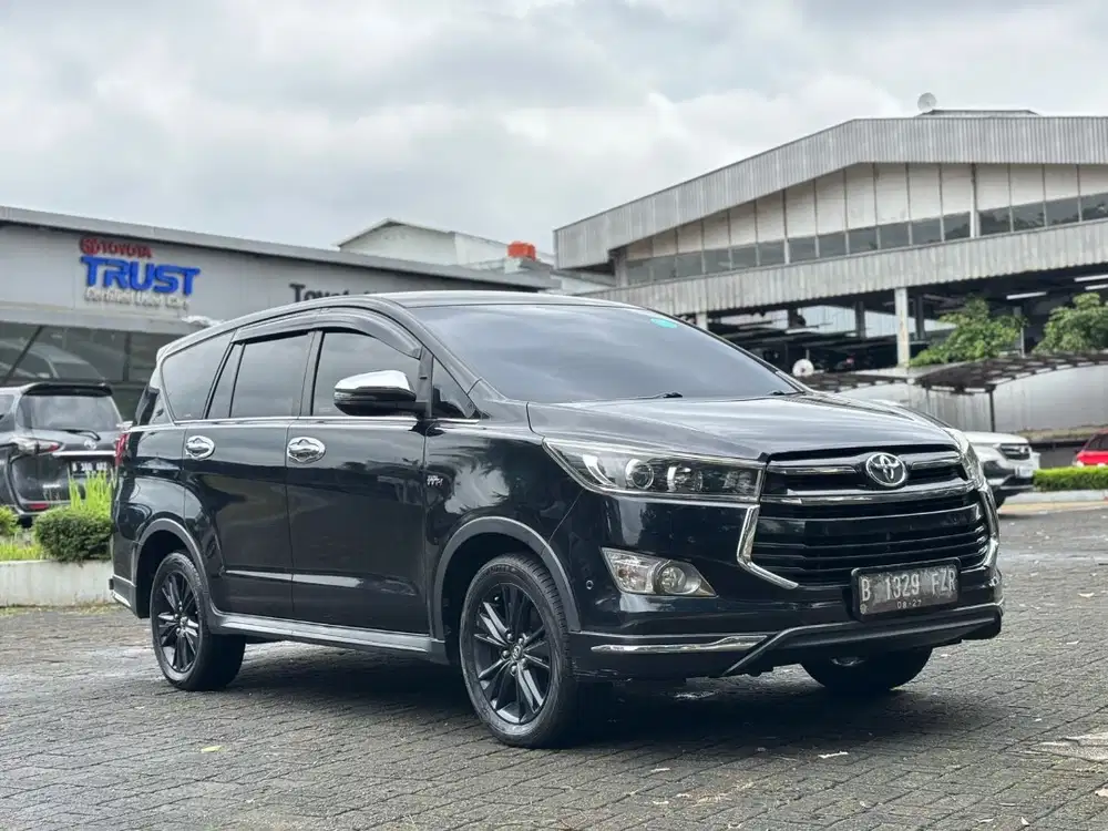 Toyota Innova Venturer AT Bensin 2017 Termurah
