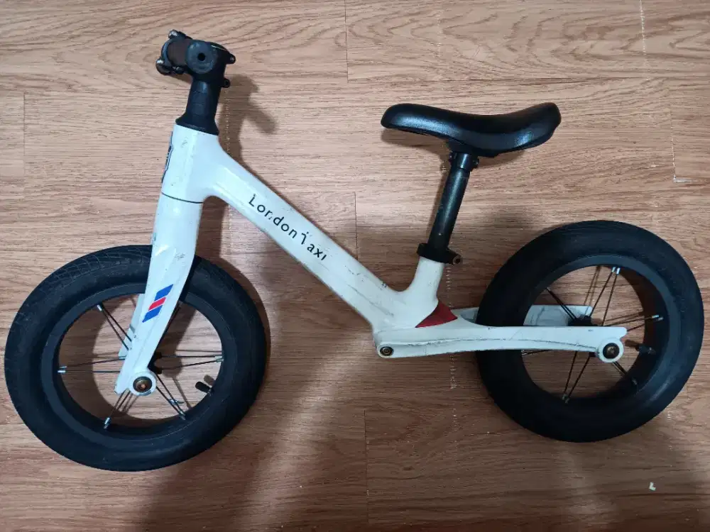 Sepeda Balance bike London Taxi Pro