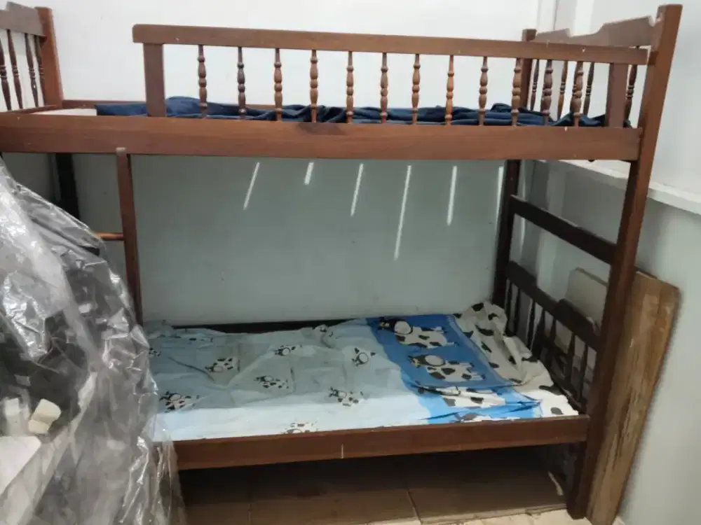 Tempat tidur 2lt dari kayu