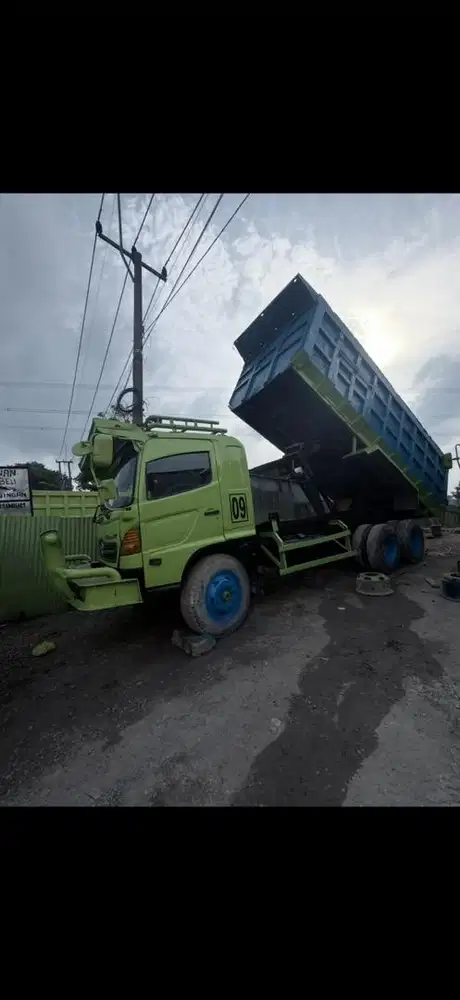 HELPER MEKANIK HINO DUMP