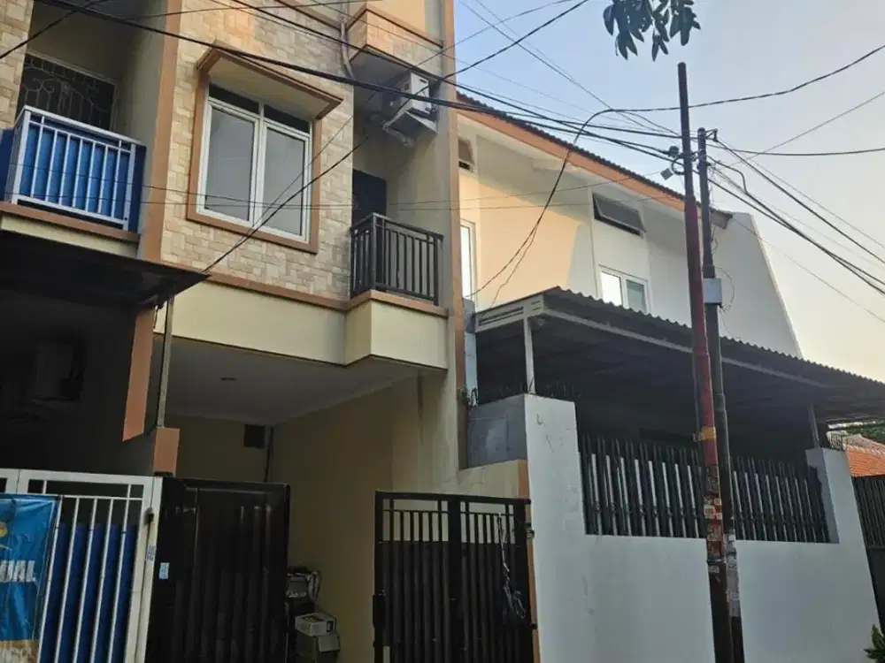 Rumah Tanjung Duren 3Lantai Row 3 mobil Bebas banjir