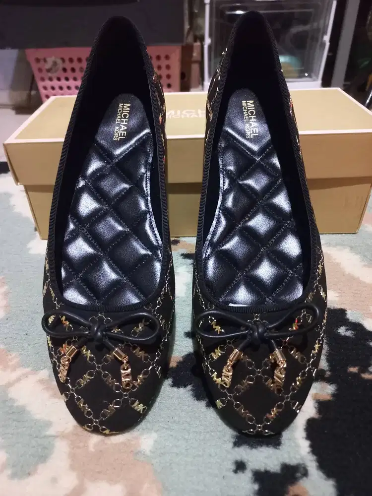 Sepatu Flat Michael Kors