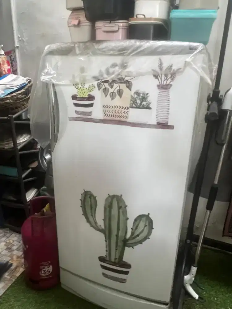 LEMARI ES TOSHIBA 1 PINTU