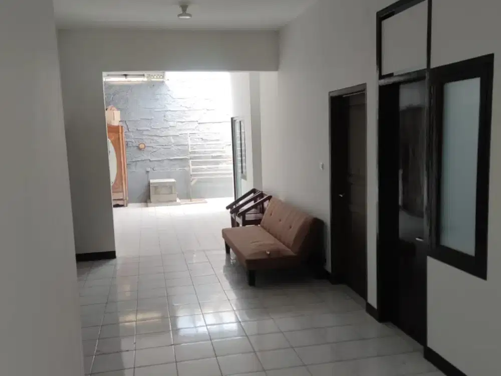 DISEWAKAN RUMAH DAERAH MARGACINTA BUAH BATU BANDUNG SEMI FURNISH
