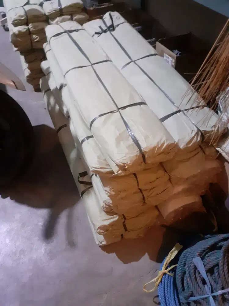 Sedia plastik cor ijo butek.