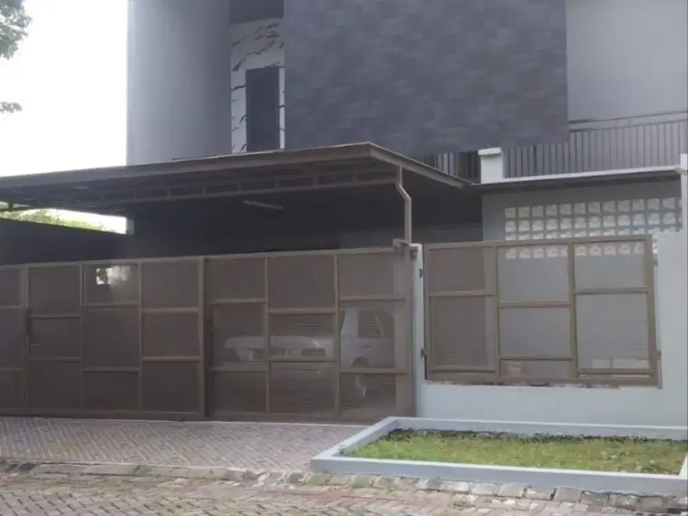 RUMAH 3 LANTAI  SAN ANTONIO ,,PAKUWON CITY, Kolam Renang Hadap Timur