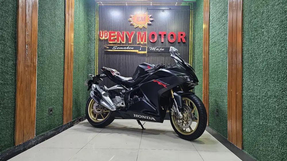 ENY MOTOR - HONDA CBR 250RR STANDAR TAHUN 2017 - BLACK DOFF