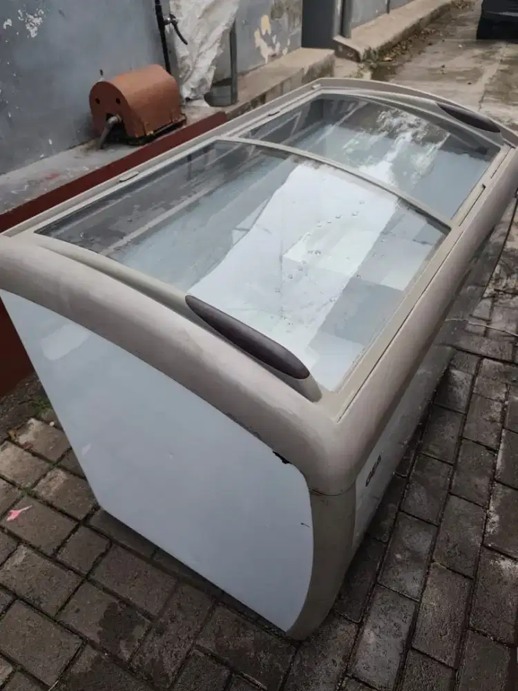 Gea freezer sleding kaca