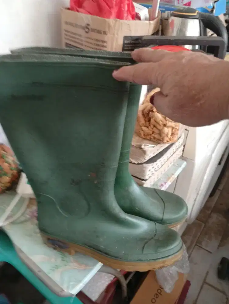 Sepatu bot dewasa panjang