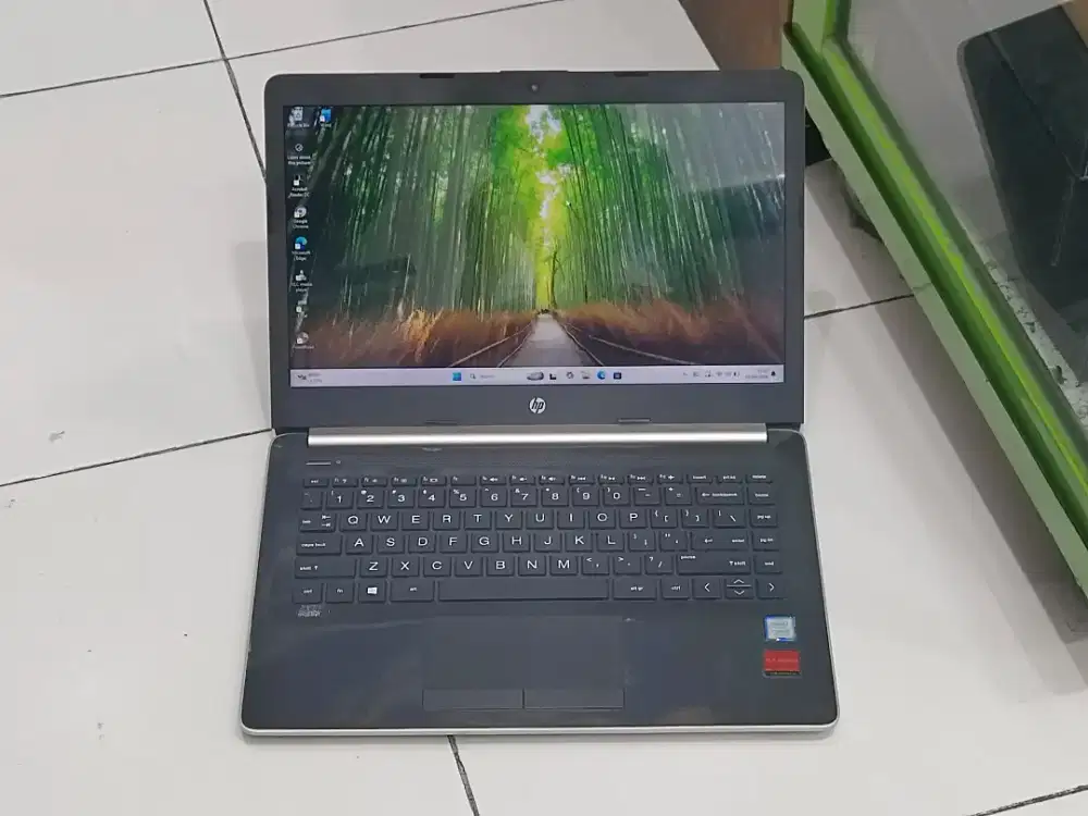 Laptop hp 14-ck0xx Intel core i3 gen 7 amd radeon graphics ram 8/256